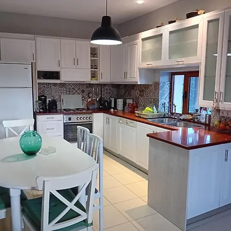 Bezari Pool Vila *