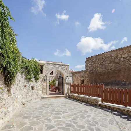Bezari Pool Villa *