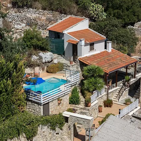 Bezari Pool * Metochia Fratzeskiana